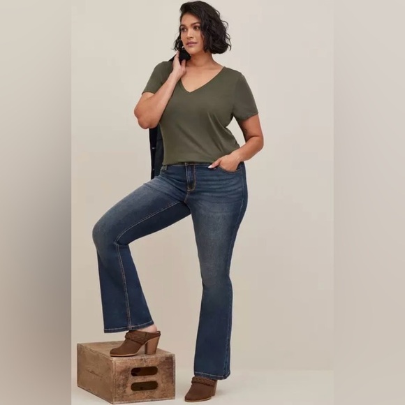 Torrid- Luxe Slim Bootcut Jean Size: 10 Short - Picture 4 of 5